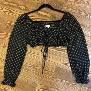 Long sleeve crop top with beautiful design and tie in front